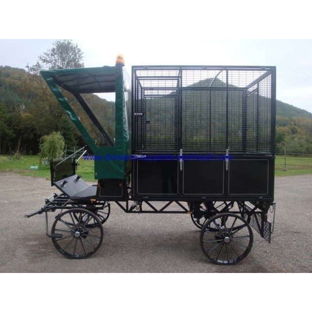 voiture utilitaire traction animale ramassage de déchets