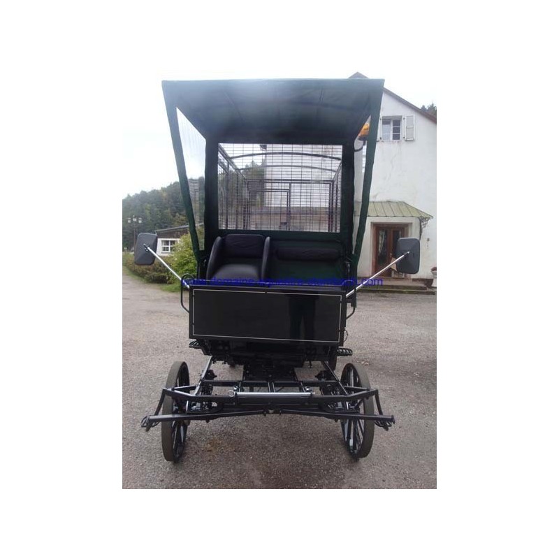 voiture utilitaire traction animale ramassage de déchets