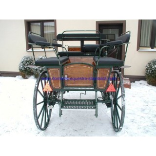 voiture hippomobile wagonnette pour atteler des chevaux