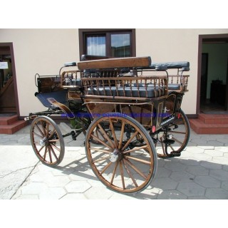 véhicule voiture hippomobile wagonnette attelage chevaux
