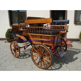 véhicule voiture hippomobile wagonnette attelage chevaux