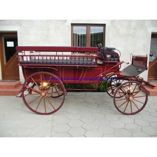 voiture hippomobile wagonnette pour atteler des chevaux
