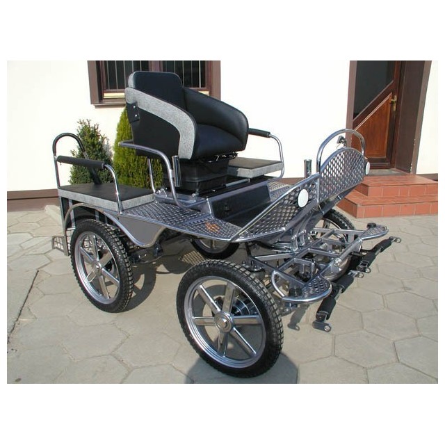 Voiture hippomobile pour atteler deux poneys
