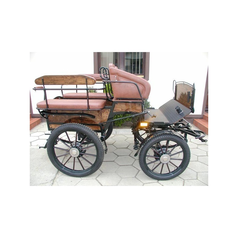 voiture hippomobile wagonnette pour atteler des chevaux