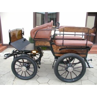 voiture hippomobile wagonnette pour atteler des chevaux