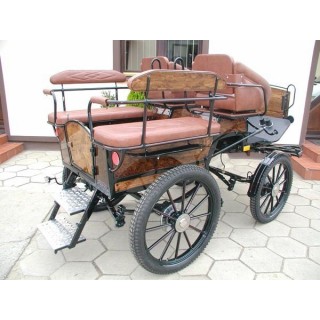 voiture hippomobile wagonnette pour atteler des chevaux