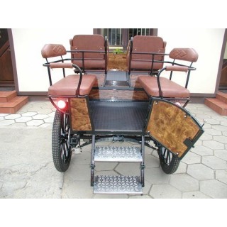 voiture hippomobile wagonnette pour atteler des chevaux