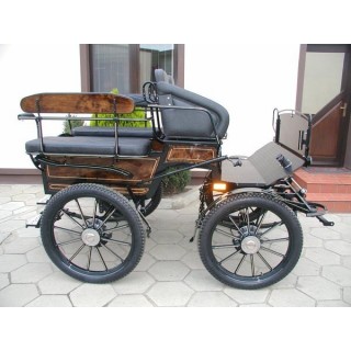 voiture hippomobile wagonnette pour atteler des chevaux