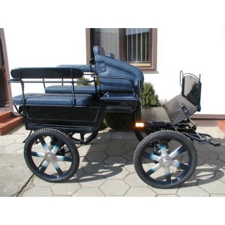 voiture hippomobile wagonnette pour atteler des chevaux