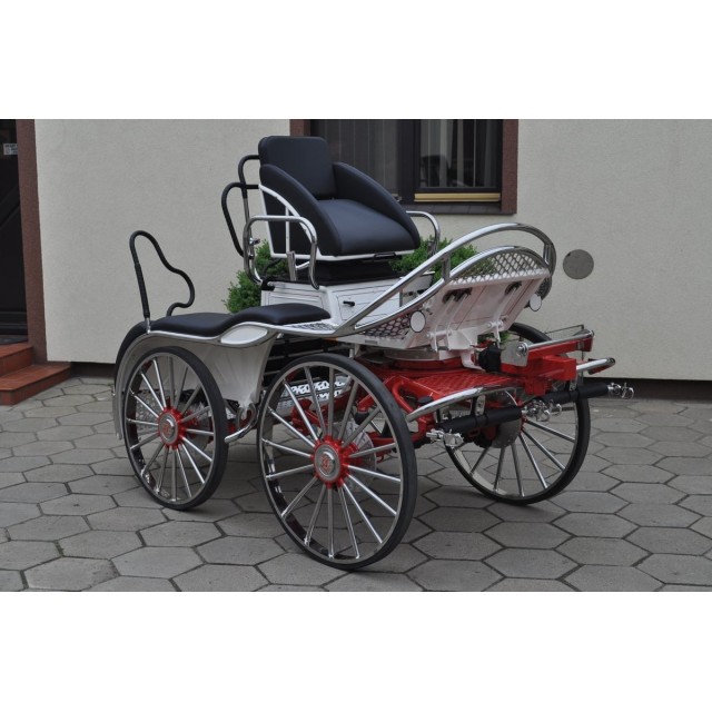 Voiture hippomobile marathon pour 4 chevaux attelage